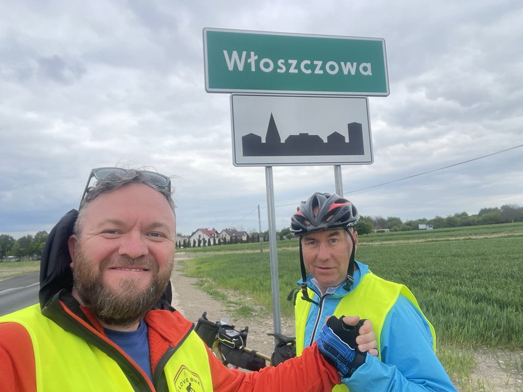 Tysiące kilometrów pokonanych na rowerze. Cel? Uratować to co najcenniejsze. Ludzkie życie…