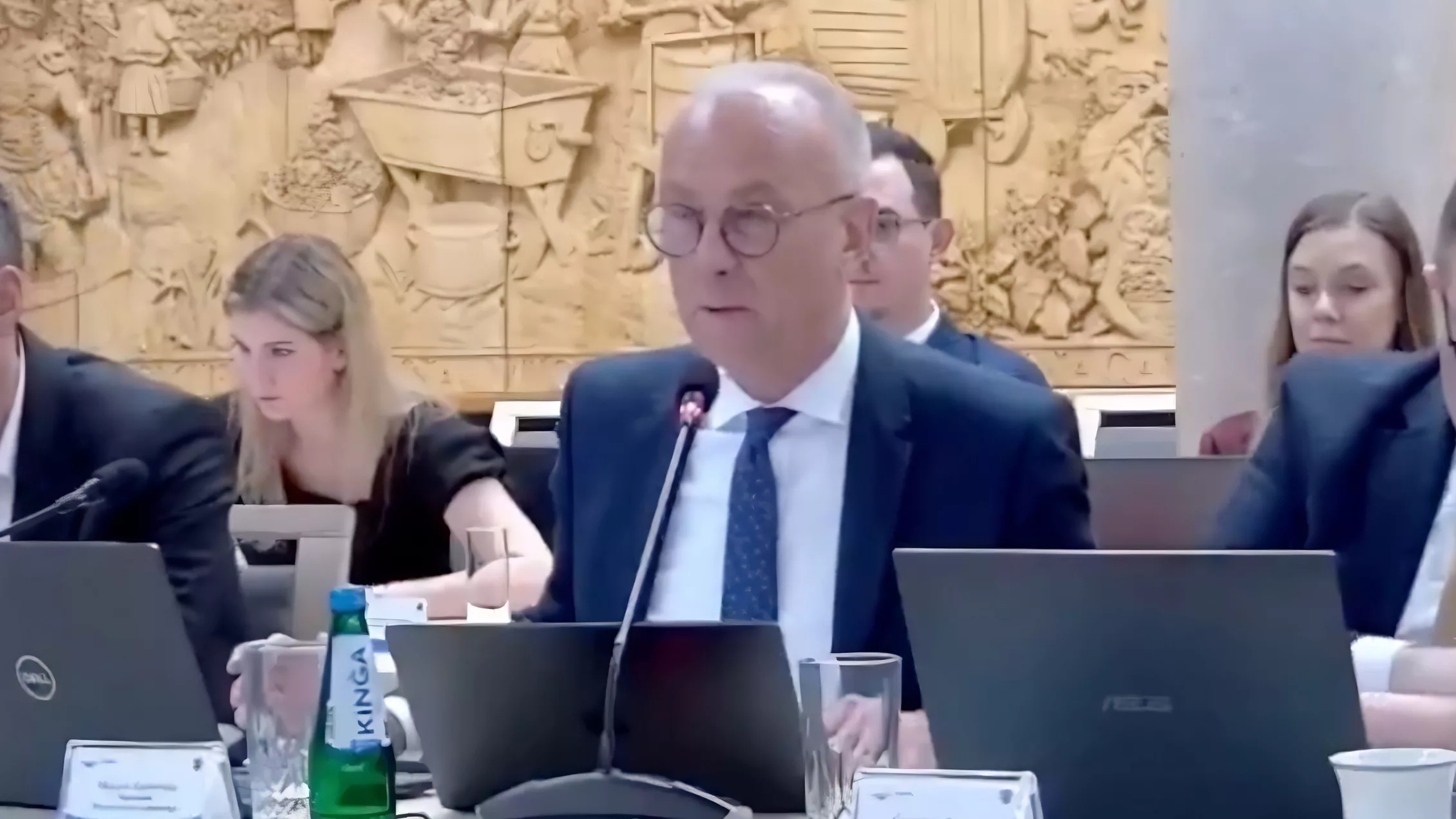 Po utracie stanowiska – niemal 20 tys. zł miesięcznie. Afera wokół Jabłońskiego