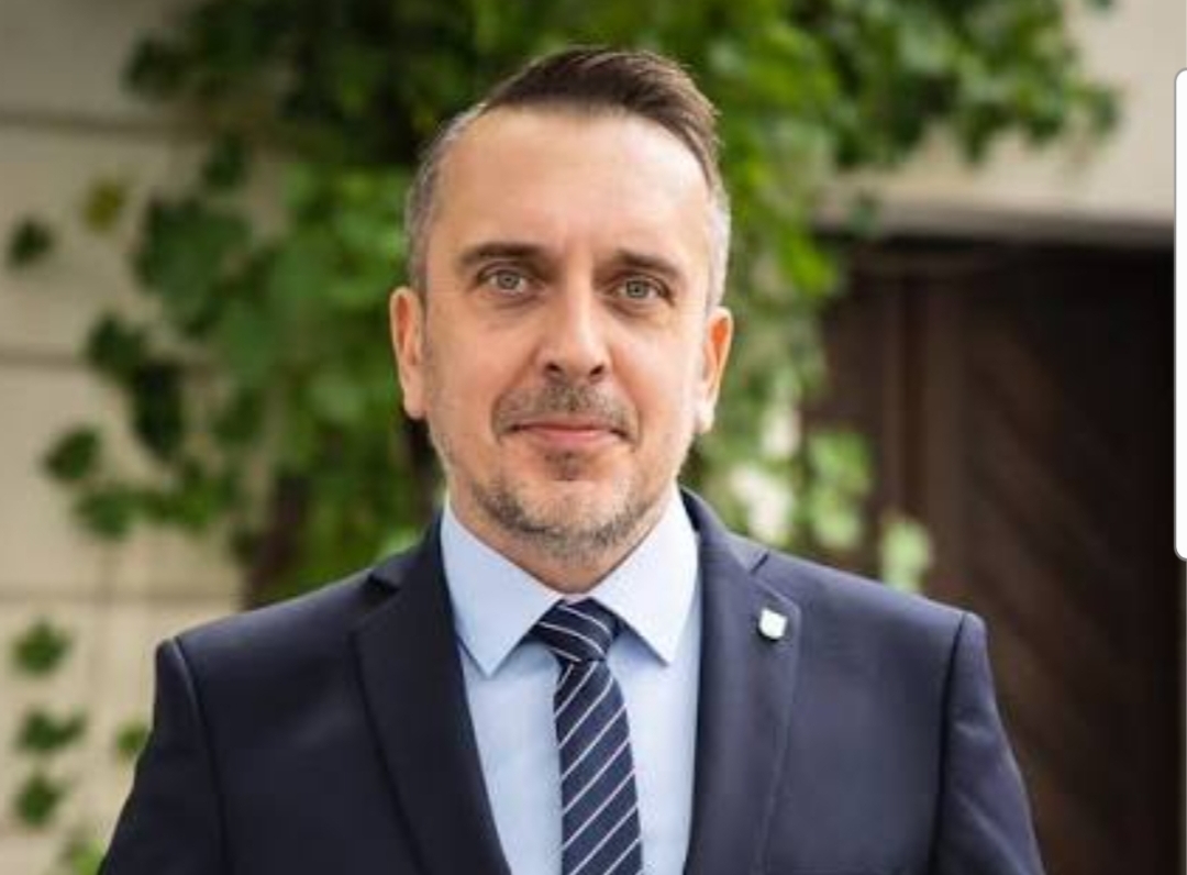 Pabierowski narobił w pory? Na razie zniknął. W tle ostry spór z Bieńkowskim o Falubaz i miliony na klub